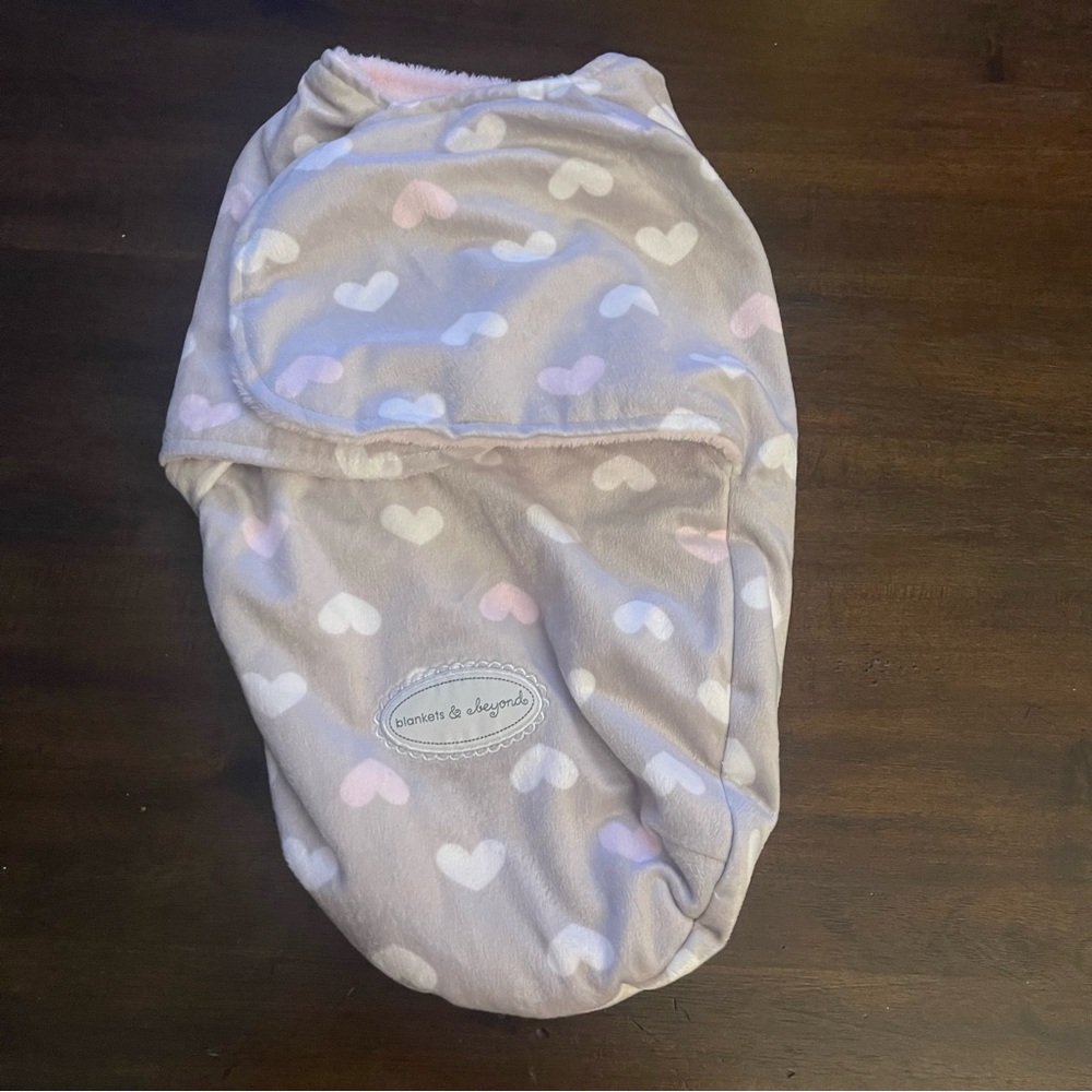 Blankets and beyond swaddle hearts pink gray white - Picture 1 of 4